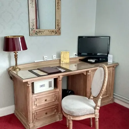 Hotel Grand Des Templiers, Piscine & Reims