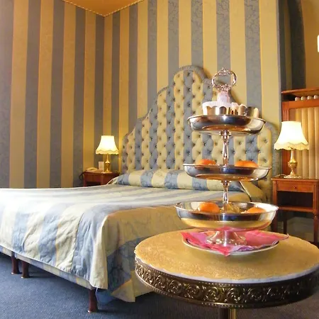 Hotel Grand Des Templiers, Piscine & 4*