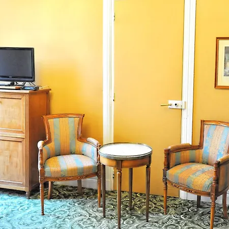 Otel Grand Des Templiers, Piscine &