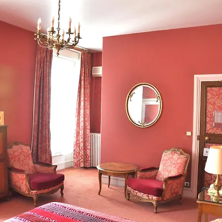 Grand Des Templiers, Piscine & Hotel