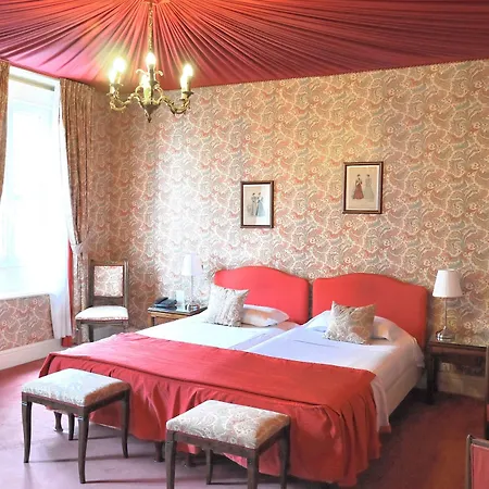 Hotel Grand Des Templiers, Piscine & Remeš