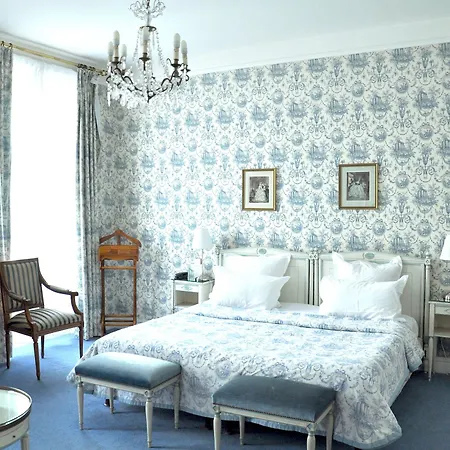 Grand Des Templiers, Piscine & Hotel Reims