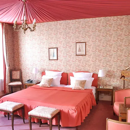 Grand Des Templiers, Piscine & Hotel