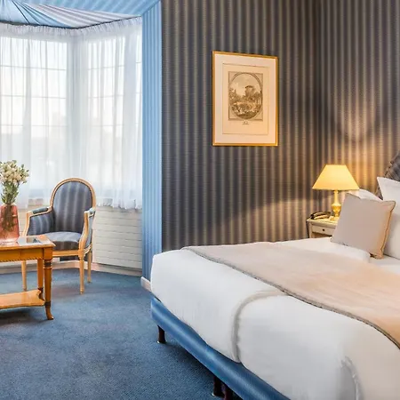 Grand Des Templiers, Piscine & Hotel 4*
