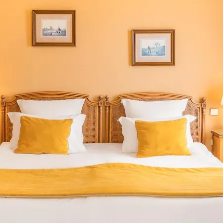 Grand Des Templiers, Piscine & Hotel 4*