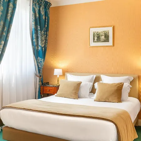 Grand Des Templiers, Piscine & Hotel