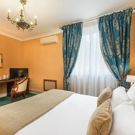 Hotel Grand Des Templiers, Piscine &