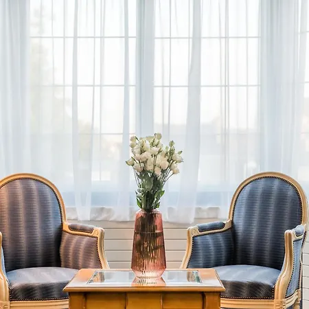 Hotel Grand Des Templiers 4*