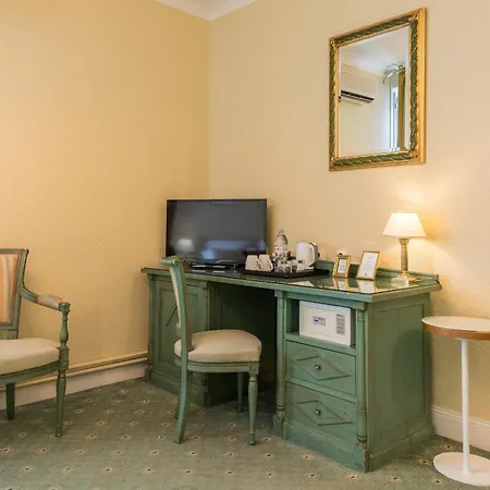 Hotel Grand Des Templiers, Piscine & Reims