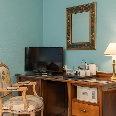 Grand Des Templiers, Piscine & Hotel 4*