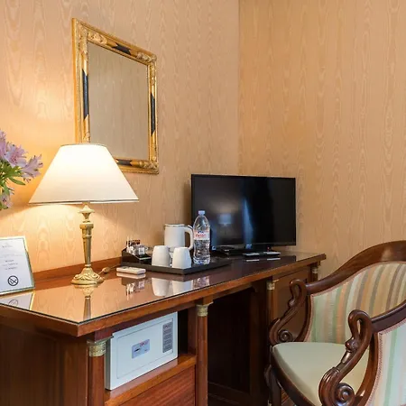 Hotel Grand Des Templiers, Piscine & 4*