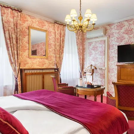 Grand Des Templiers, Piscine & Hotel 4*
