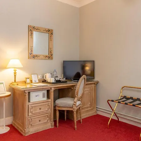Grand Des Templiers, Piscine & Hotel 4*