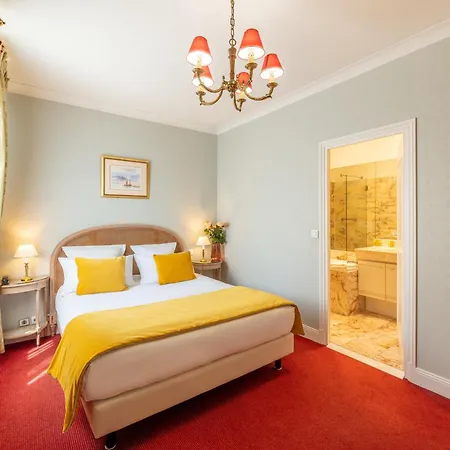 Hotel Grand Des Templiers, Piscine & Reims