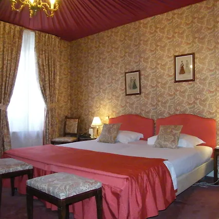 Grand Des Templiers, Piscine&spa Hotel