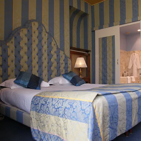 Grand Des Templiers, Piscine&spa Hotel 4*