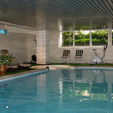 Szálloda Grand Des Templiers, Piscine & Reims