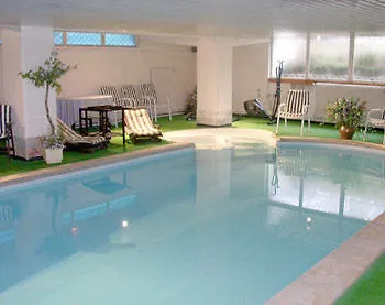 Grand Des Templiers, Piscine & Otel 4*